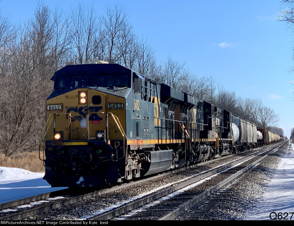 CSX 5452 on Q627